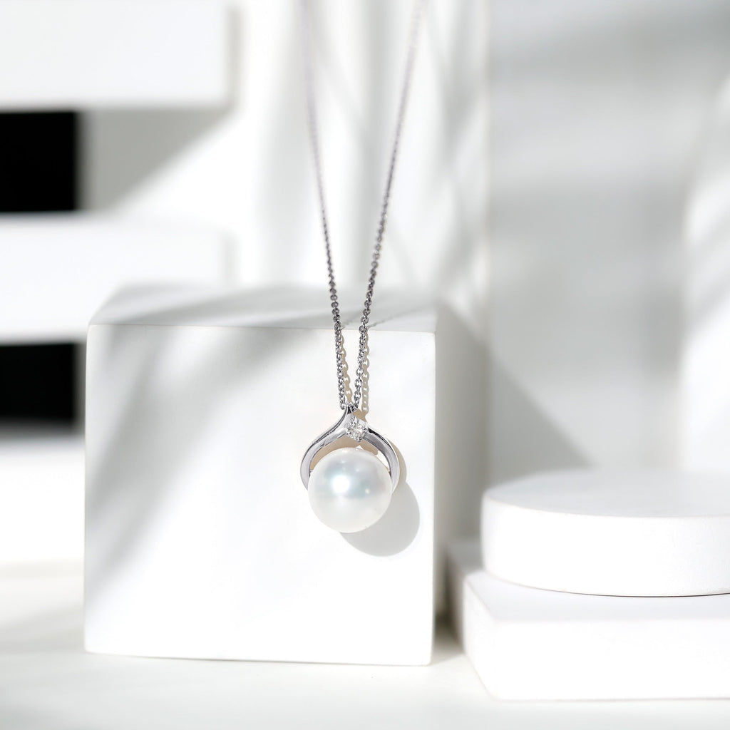 11 Carat White Pearl Solitaire Necklace with Diamond