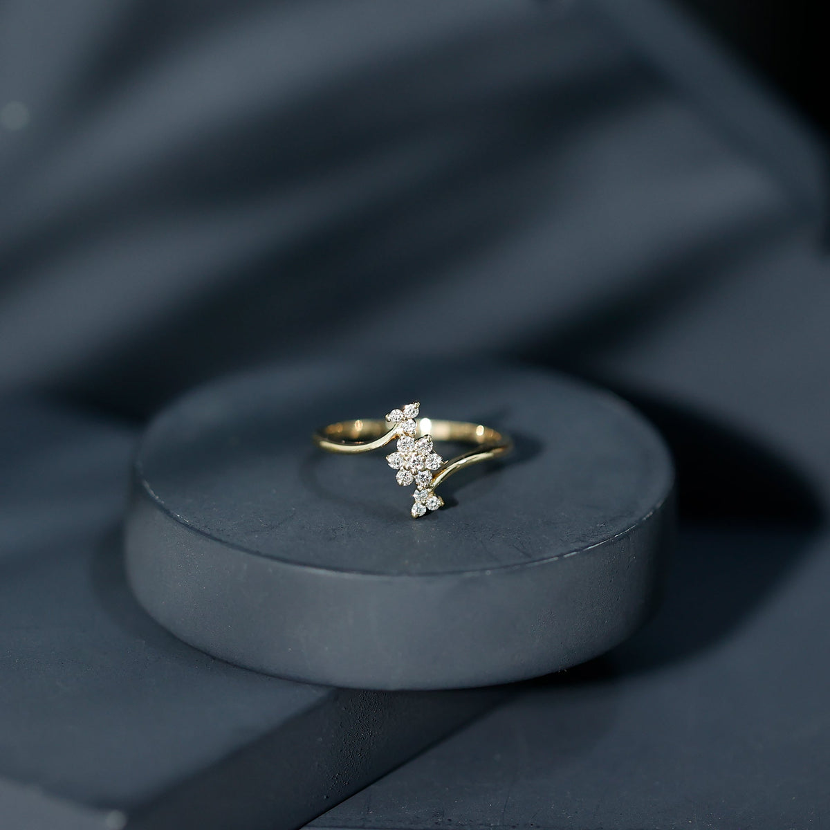 Round Cut Diamond Floral Promise Ring