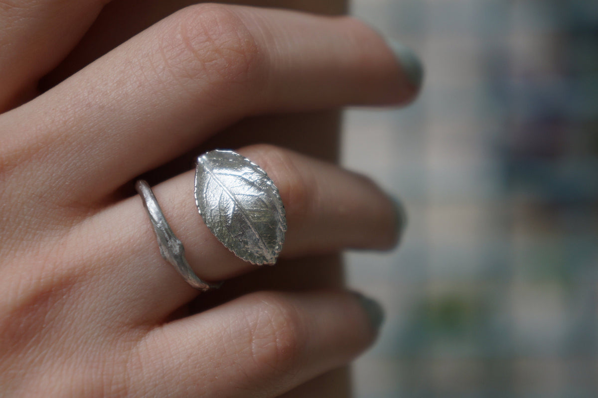 Solid Gold Rose Leaf Ring, Handmade Nature Jewelry, Organic Forest Band, Boho Gift for Luck & Passion, Real Gold (9K, 14K, 18K)